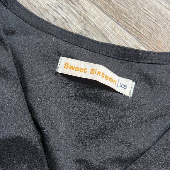 Sweet Sixteen xs black top - Picture 6 of 6